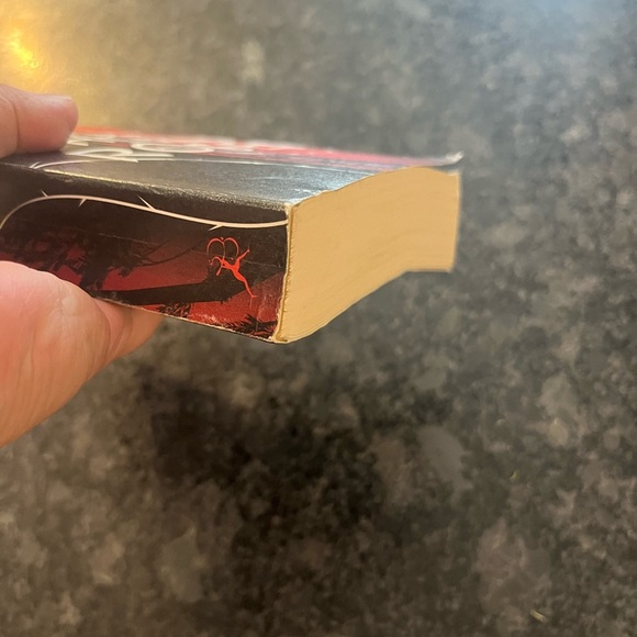 A court of thorns and roses by Sarah J Maas OOP edition ACOTAR Booktok fantasy - Picture 5 of 5